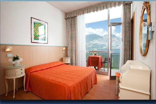 Hotel Residence Rely Brenzone sul Garda Exterior photo