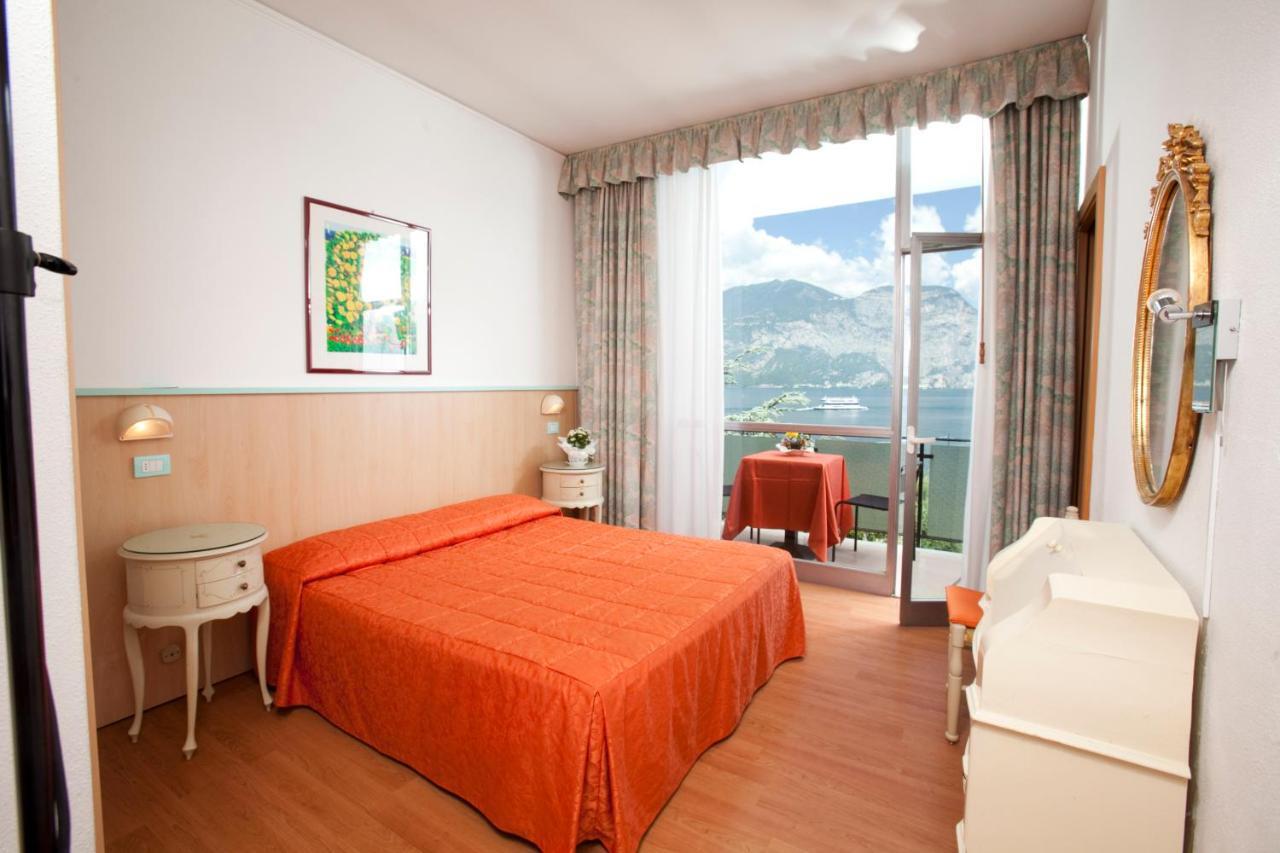 Hotel Residence Rely Brenzone sul Garda Room photo